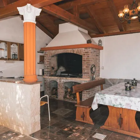 Apartman Knezevic With Pool